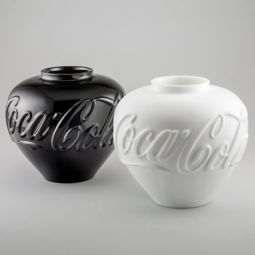 复数作品 Ai - Vases in Black and White (Set of 2)