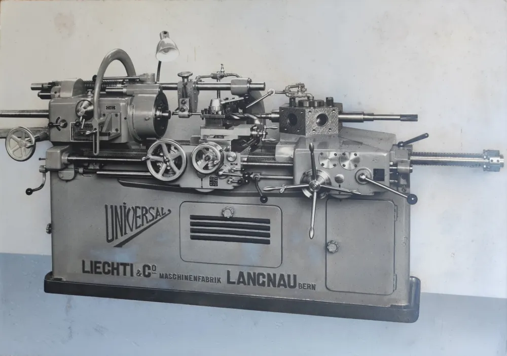摄影 Anonyme - Darstellung einer Präzisionsmaschine, um 1960