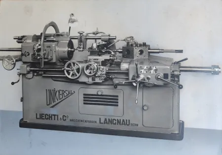 摄影 Anonyme - Darstellung einer Präzisionsmaschine, um 1960