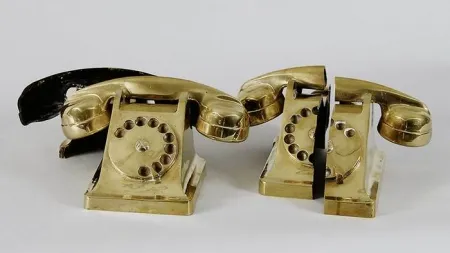 石版画 Arman - Deux Téléphones