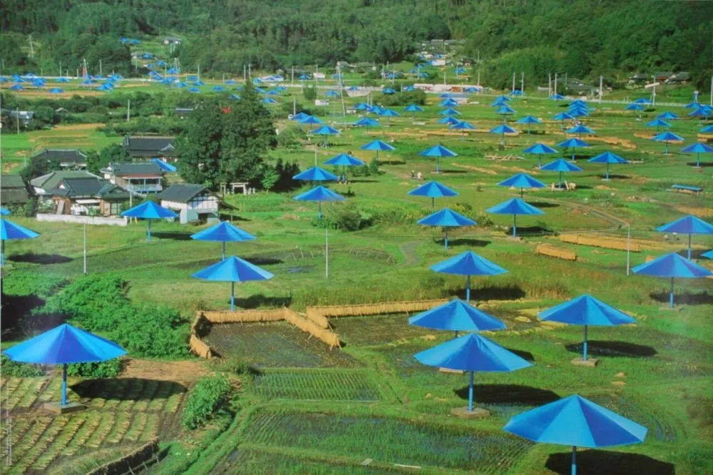 摄影 Christo & Jeanne-Claude - The Umbrellas, Ibaraki, Japan