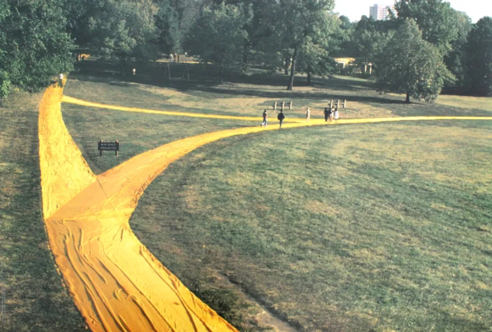摄影 Christo & Jeanne-Claude - Wrapped walk Ways Loose Park Kansas City Missouri