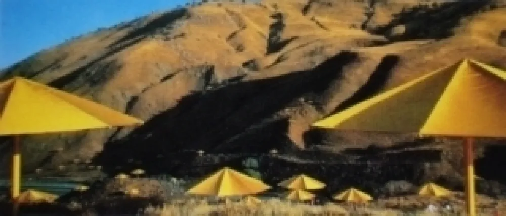 复数作品 Christo - The Umbrellas, Japan-USA, 1984-91, California, USA Site