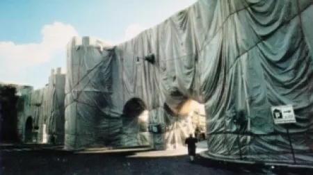 复数作品 Christo - The Wall-Wrapped Roman Wall, Rome, 1974