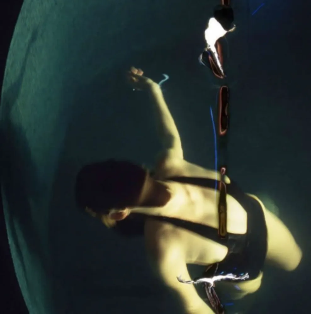 复数作品 Goldin - Sunny at the spa, distortion. L’Hotel de Paris