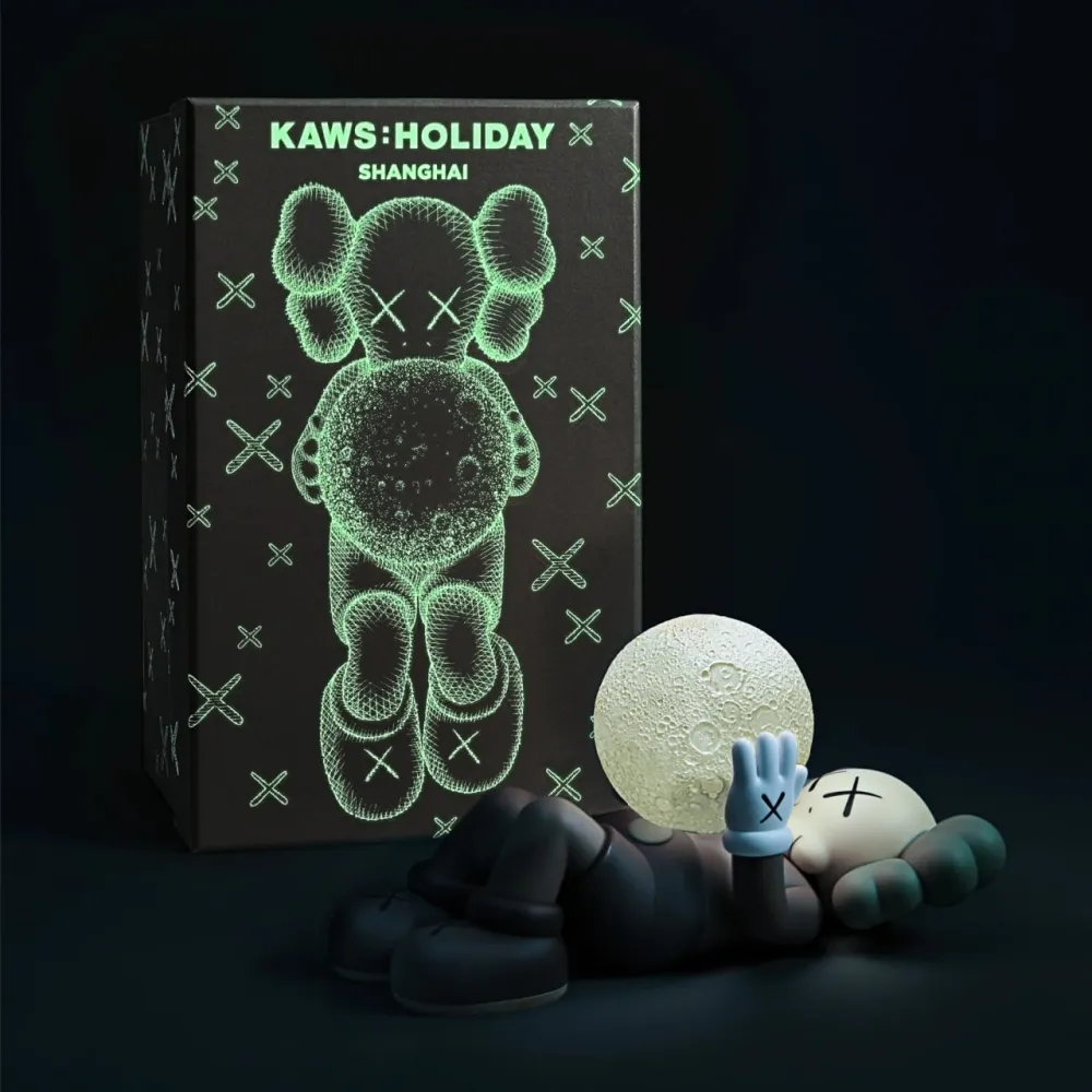 复数作品 Kaws - Companion Figure (Brown) with a fluorescent moon