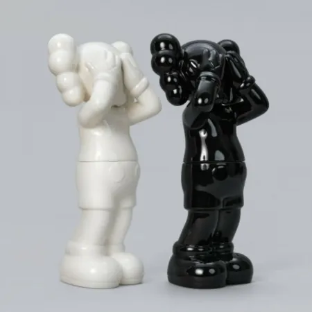 陶瓷 Kaws - Holiday UK (set of two)