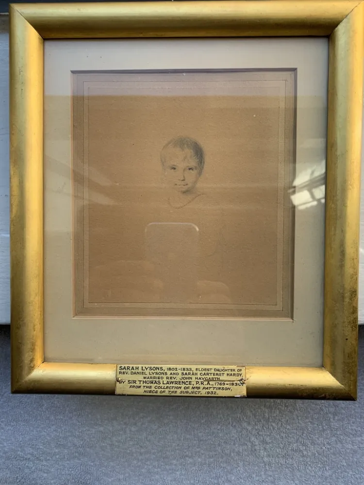 无技术 Lawrence - Sarah Lysons with coral necklace