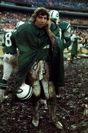 摄影 Leifer - Joe Namath in the Mud