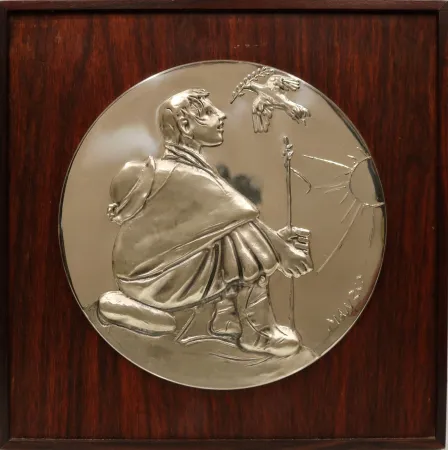 复数作品 Manzu - Colomba della Pace