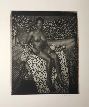摄影 Mickalene - Portrait of Marie Sitting in Black and White 