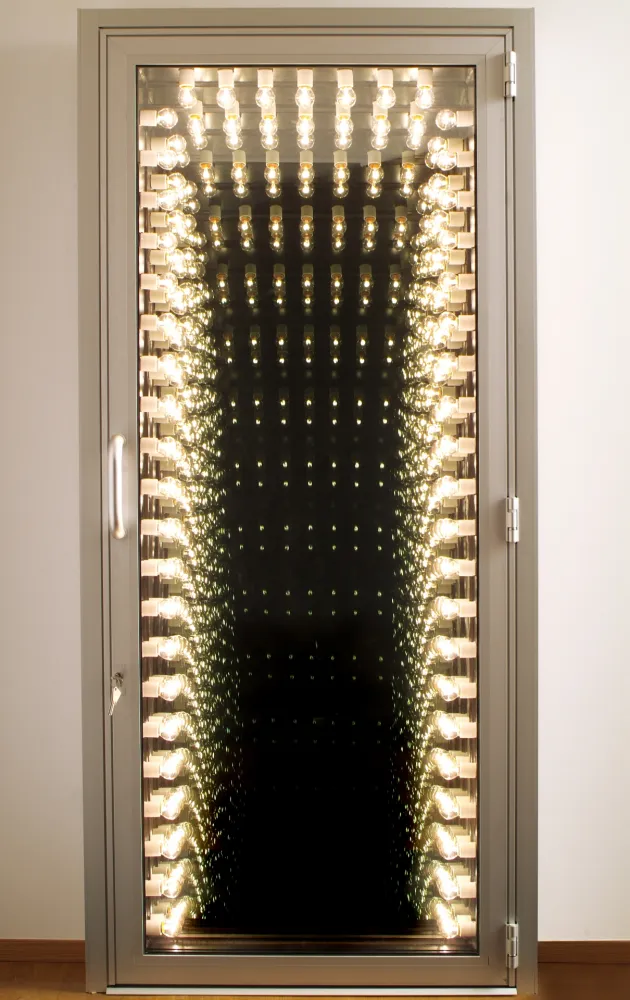 复数作品 Navarro - There is Hole in the Spectacle