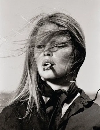 摄影 O'neil - Brigitte Bardot Smoking a Cigar