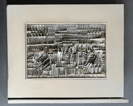 无技术 Pomodoro - Arnaldo Pomodoro (1926 - 2025) - Bassorilievo - Silver sculpture with chrome-plated brass - 1973