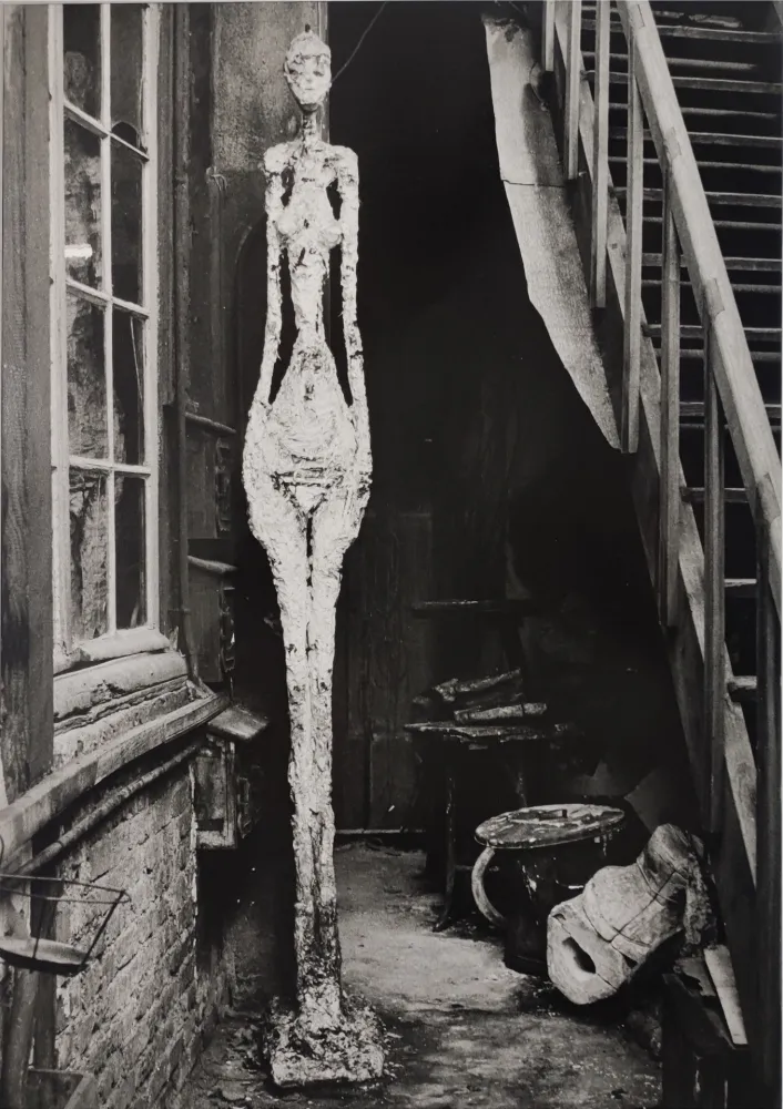 摄影 Scheidegger - Alberto Giacometti, Frauen-Skulptur