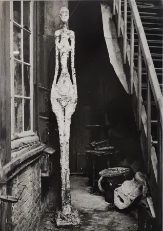 摄影 Scheidegger - Alberto Giacometti, Frauen-Skulptur