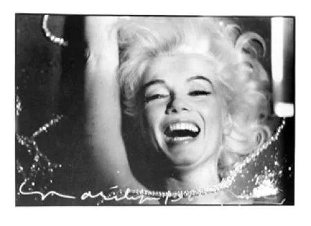 摄影 Stern - Marilyn Monroe Laughing in Pearls