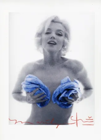 摄影 Stern - Marilyn Monroe with Blue Roses