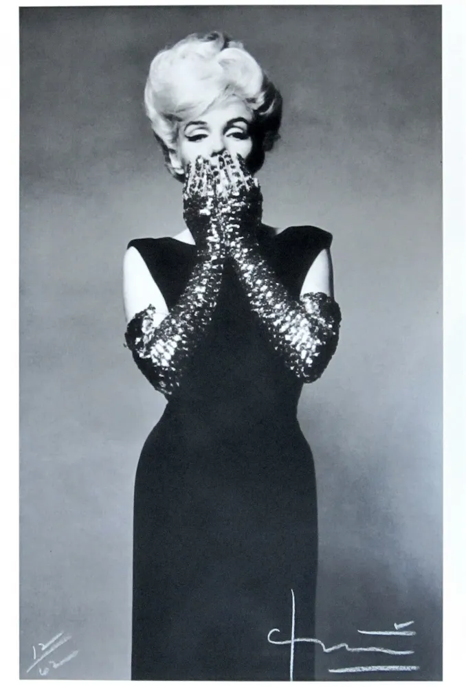 摄影 Stern - Marilyn with Sequin Gloves