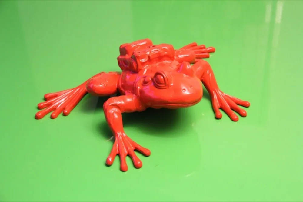 复数作品 Sweetlove - Cloned RED Aluminum FROG with backpack