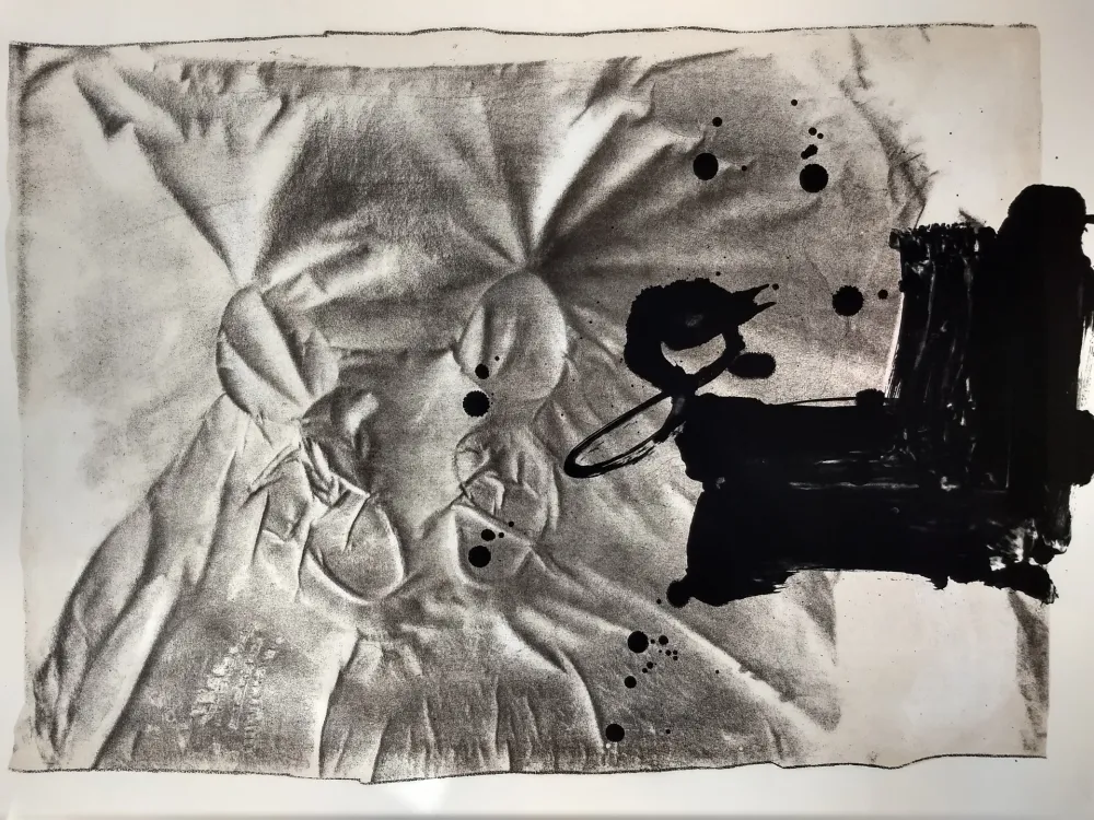 石版画 Tàpies - Chaussures sur chaise, from 