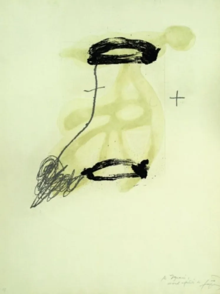 蚀刻版画 Tàpies - UN FRAGMENT DE STATUE DANS L’HERBE D’UN ENCLOS ENCORE DÉSERT