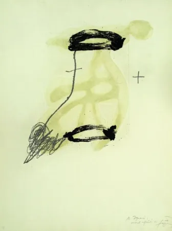 蚀刻版画 Tàpies - UN FRAGMENT DE STATUE DANS L’HERBE D’UN ENCLOS ENCORE DÉSERT